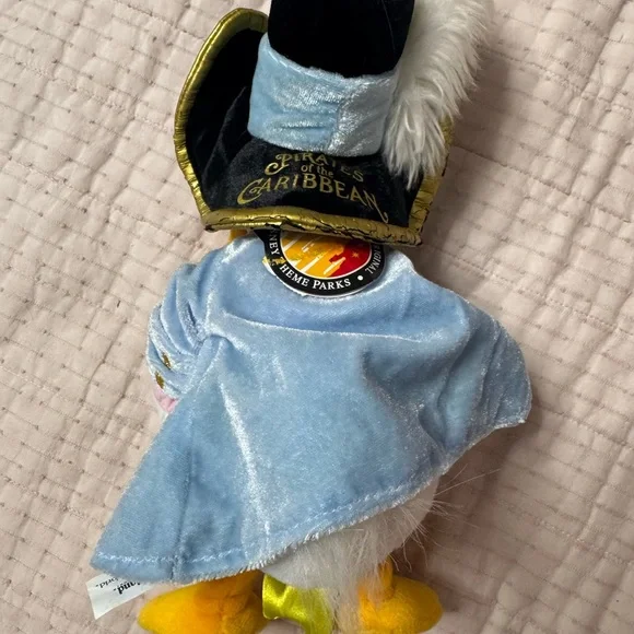 Disnet Theme Parks DONALD DUCK PIRATES of the CARIBBEAN 9" Sitting Pirate Plush - Picture 3 of 7